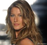 组图：超模邦辰秀美腿露香肩 与型男球星拍大片