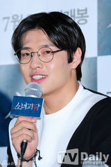 组图：《少女怪谈》试映 金素恩姜河那卖力宣传