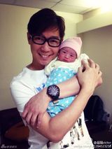 盘点：娱乐圈生孩热！他们都是这样报喜的！