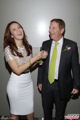 组图：李玟荣升主席夫人 未获老公分配股份