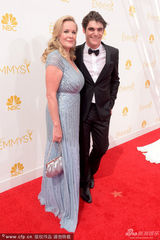 组图：《绝命毒师》男星Rj Mitte穿西装现身