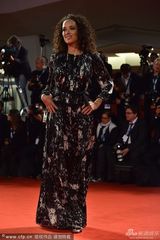 组图：《帕索里尼》首映 威廉达福携爱妻亮相