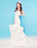 组图：赵丽颖时尚婚纱写真 长发盘起风情万种