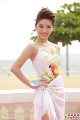 组图：港姐16强佳丽首度泳装亮相见媒体