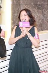 组图：徐子珊低胸装现身 称怕到内地拍剧