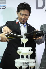 组图：陈柏霖引领行业创新 帅气亮相发布会