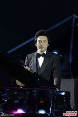 组图：香港音乐节谢安琪搭档李云迪 特首捧场