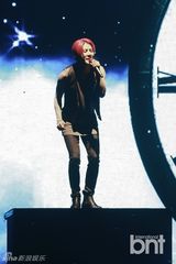 组图：JYJ举行新专发布会 露胸肌秀性感