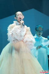 组图：看王菀之演唱会72变！泳装透视钢管舞