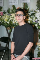 组图：TVB资深化妆师设灵 苗侨伟黎耀祥等追思