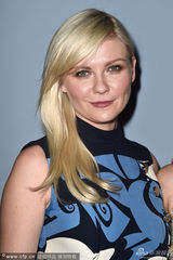 组图：前蜘蛛女邓斯特亮相威尼斯 短裙俏皮