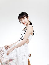 组图：潘之琳纯色写真曝光 小性感娇俏惹人爱