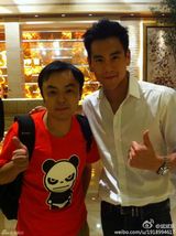 组图：成都粉丝帝追星似特工 半年合影百余明星