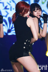 组图：众星献唱《冠军秀》 Infinite抱得奖杯归