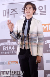 组图：韩团B1A4开节目发布会 带你去旅游