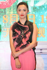 组图：《离婚律师》发布会 姚晨大笑忙卖萌