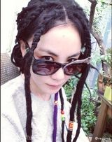 组图：王菲生日素颜自拍仍女神 粉丝留言盼复出