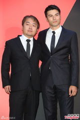 组图：凤小岳激吻郭采洁 女友一点都不担心