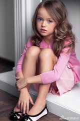 组图：05后来袭！俄罗斯9岁萝莉模特走红