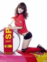 组图：柳岩化身性感足球宝贝 热辣短裤秀美腿