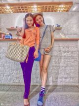 组图：美女硕士毕业抱儿子怀女儿被赞人生赢家