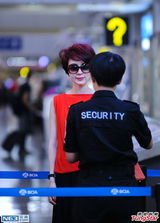 组图：博纳老板娘金巧巧产后身材窈窕赴戛纳