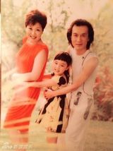组图：哈文李咏庆女儿12岁生日 晒其温馨成长照