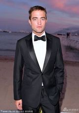 组图：《沙海漂流人》首映 希尔顿蓬蓬裙扮少女