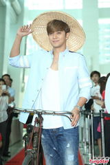 组图：罗志祥代言化身农夫 草帽单车齐上阵