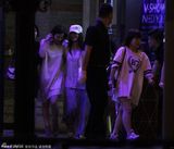 组图：伊能静酒局唱K遭揩油 宋慧乔陈乔恩大醉