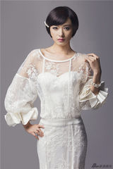 组图：万茜中秋写真复古女神范儿十足