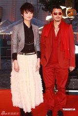 幻灯：香港金像奖颁奖红毯 李宇春裙摆飞扬