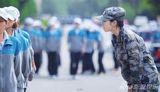 组图：“最美女教官”走红 神似章子怡网友惊呆