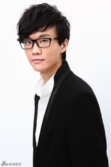 组图：许嵩变身魅惑熟男 诱杀眼神hold住全场