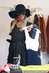 组图：帕里斯-希尔顿潮店扫货毫不惜金