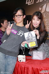 组图：韩星IU秀美腿 不相信美貌胜全智贤