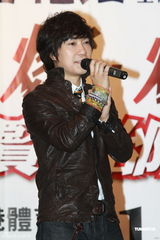 组图：巫启贤邰正宵红馆再开唱 将演绎经典老歌