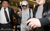 组图：JYJ从南美返回韩国 朴有天奔赴父亲灵堂
