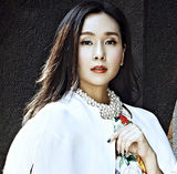 组图：杨恭如初夏完美搭配 展都市女强人范