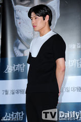 组图：《少女怪谈》试映 金素恩姜河那卖力宣传