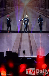 组图：JYJ热力开唱 金在中秀胸肌纹身隐现(朴有天/金俊秀)