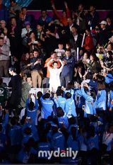 组图：亚运群星会 李英爱点火鸟叔骑马Exo斗舞