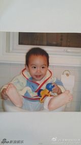 组图：威廉弟弟婴儿照曝光 从小稳重爱动物