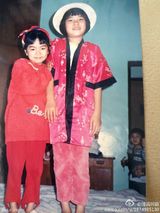 组图：Ella（S.H.E）童年小肉脸 戴发箍舞姿优美秀长腿