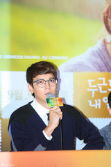 独家：宋慧乔素净 姜东元戴眼镜似哈利波特