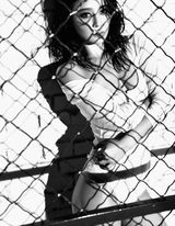 组图：袁姗姗再登《男人装》裸背湿身诱惑