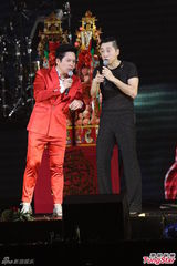 组图：多变哈林(庾澄庆)唱金曲 登小巨蛋万人同欢