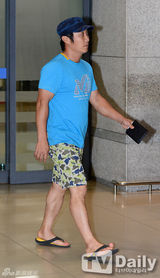 组图：SJ强仁f(x)宋茜返韩 笑颜灿烂心情好