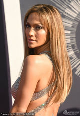 组图：詹妮弗-洛佩兹镂空裙美艳亮相 狂露肉性感爆表