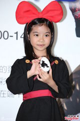 组图：乔乔cospaly化身小魔女 萌样超卡哇伊